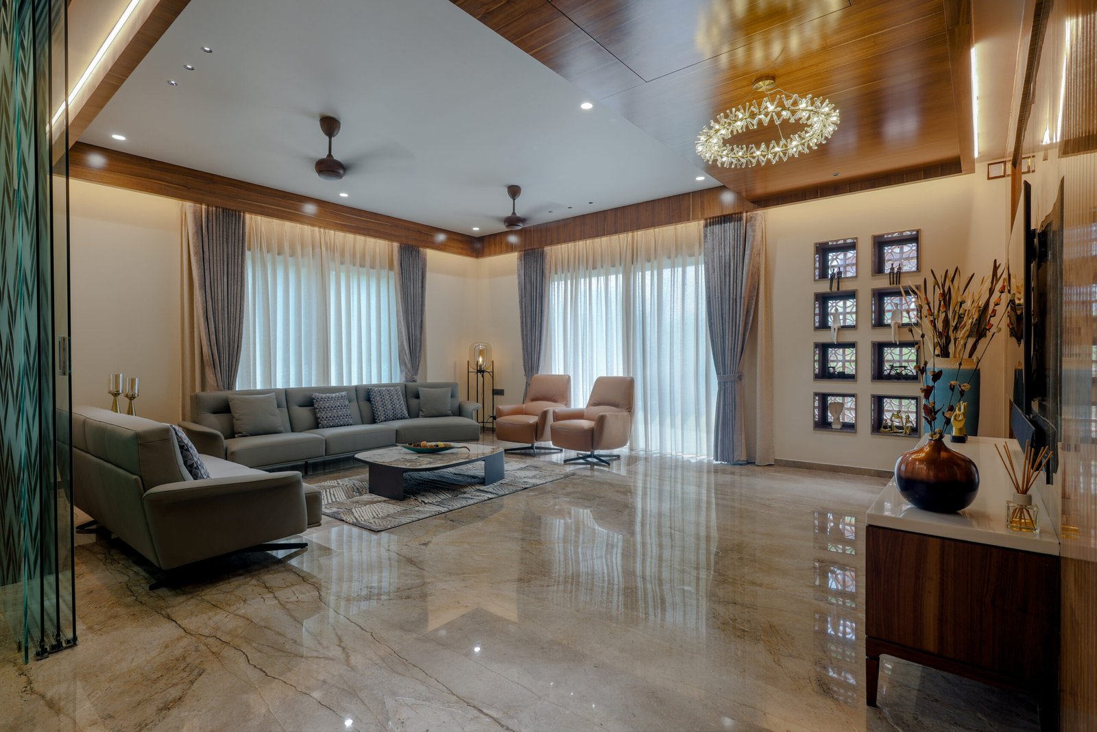 Luxury Villa Construction: Kya Aapko Jaanna Chahiye Pehle Banane Se Pehle